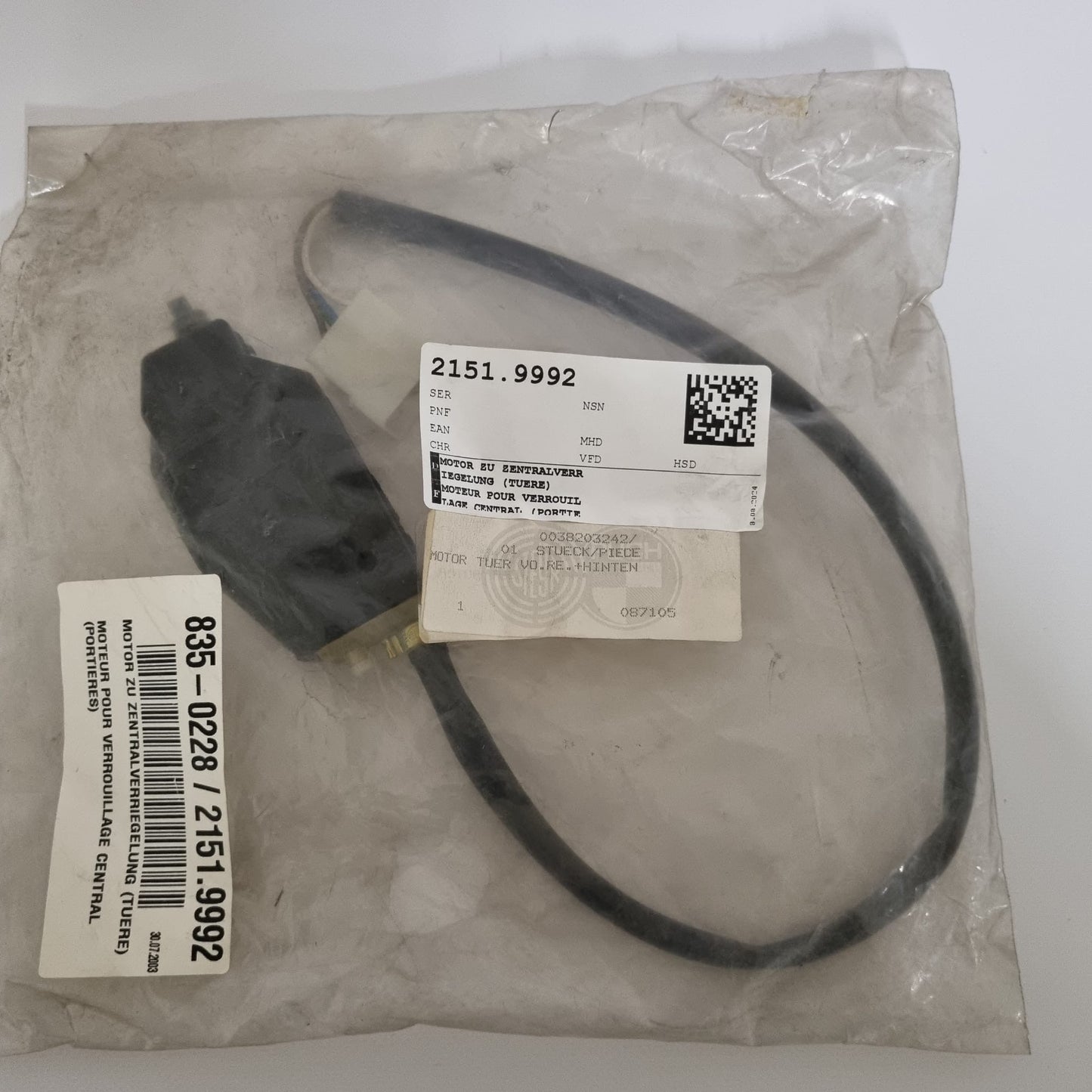 MOTOR ZU ZENTRALVERRIEGELUNG (TUERE) A0038203242