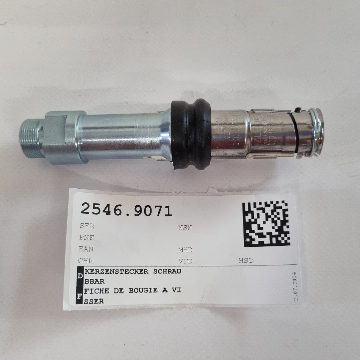 SCREW-ON PLUG CAP