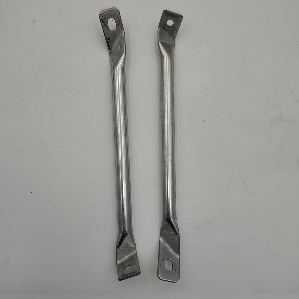 A4606890342  –STUETZE ABSTUETZUNG INSTRUMENTENTAFEL G 300 – Mercedes/Puch gebraucht