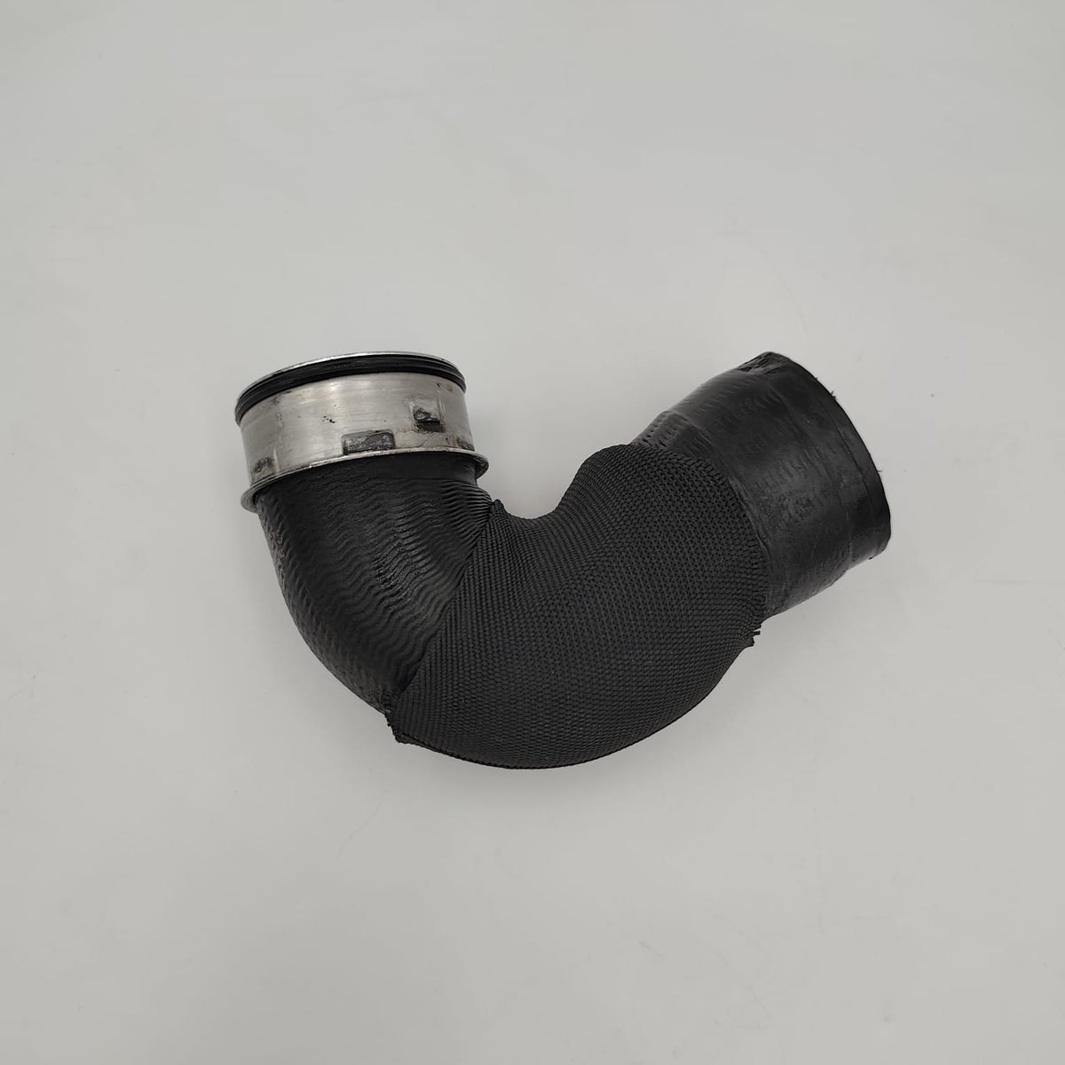 A4615001075 – SCHLAUCH VOM LADELUFTKUEHLER ZUM MOTOR G300 / G270 – Mercedes/Puch