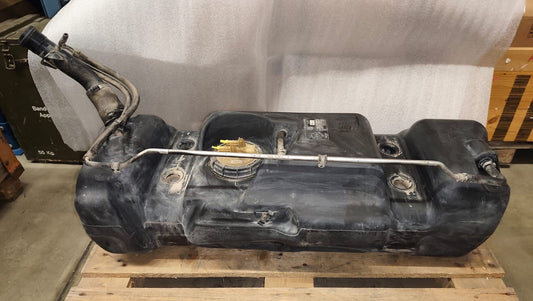 A4614702201 / A4614702301– Kraftstoffbehälter mit Leitung G300 / G270 – Mercedes/Puch