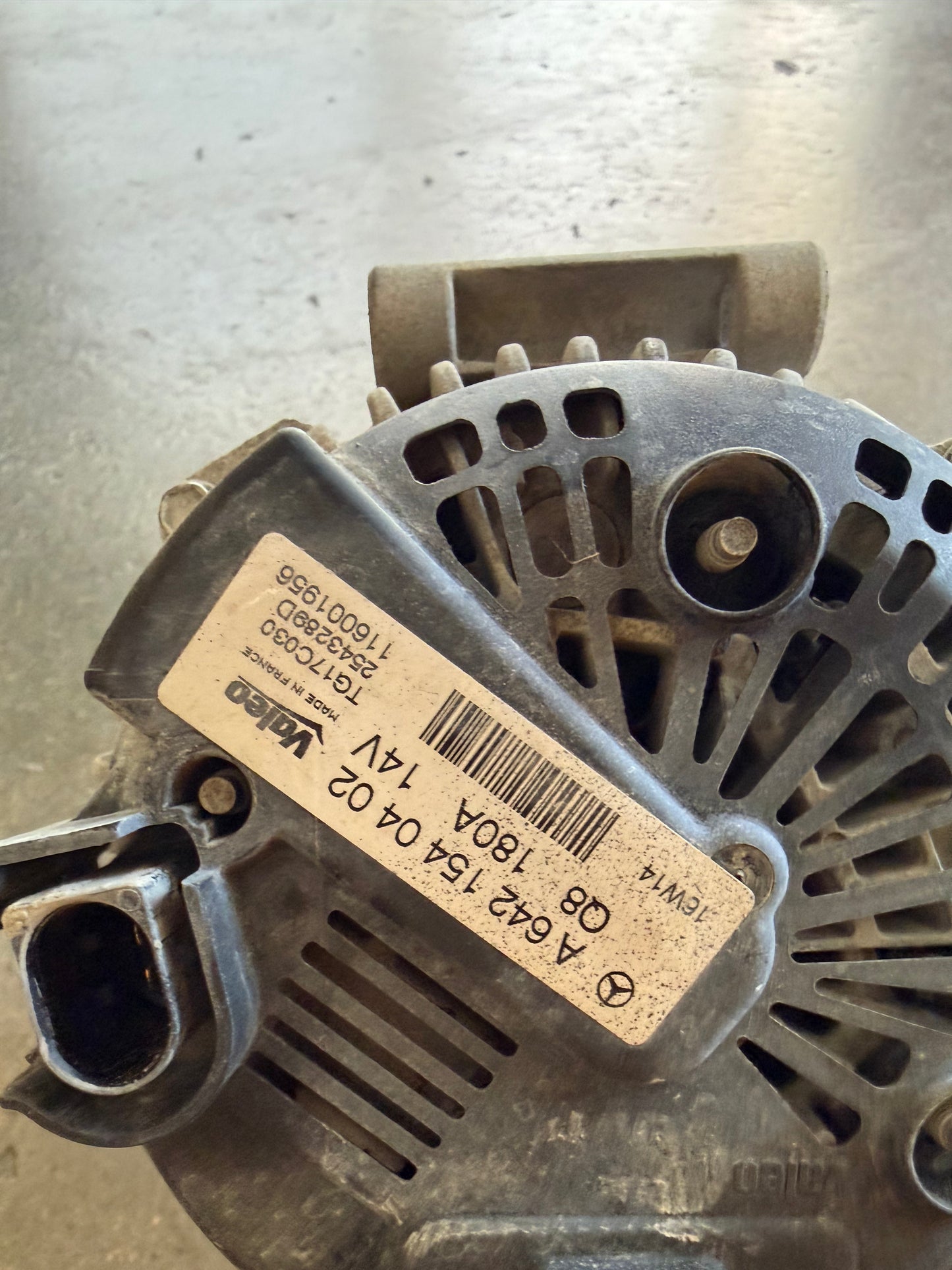 GENERATOR ALTERNATOR 14V/180A VALEO A6421540402 G300 CDI 24V