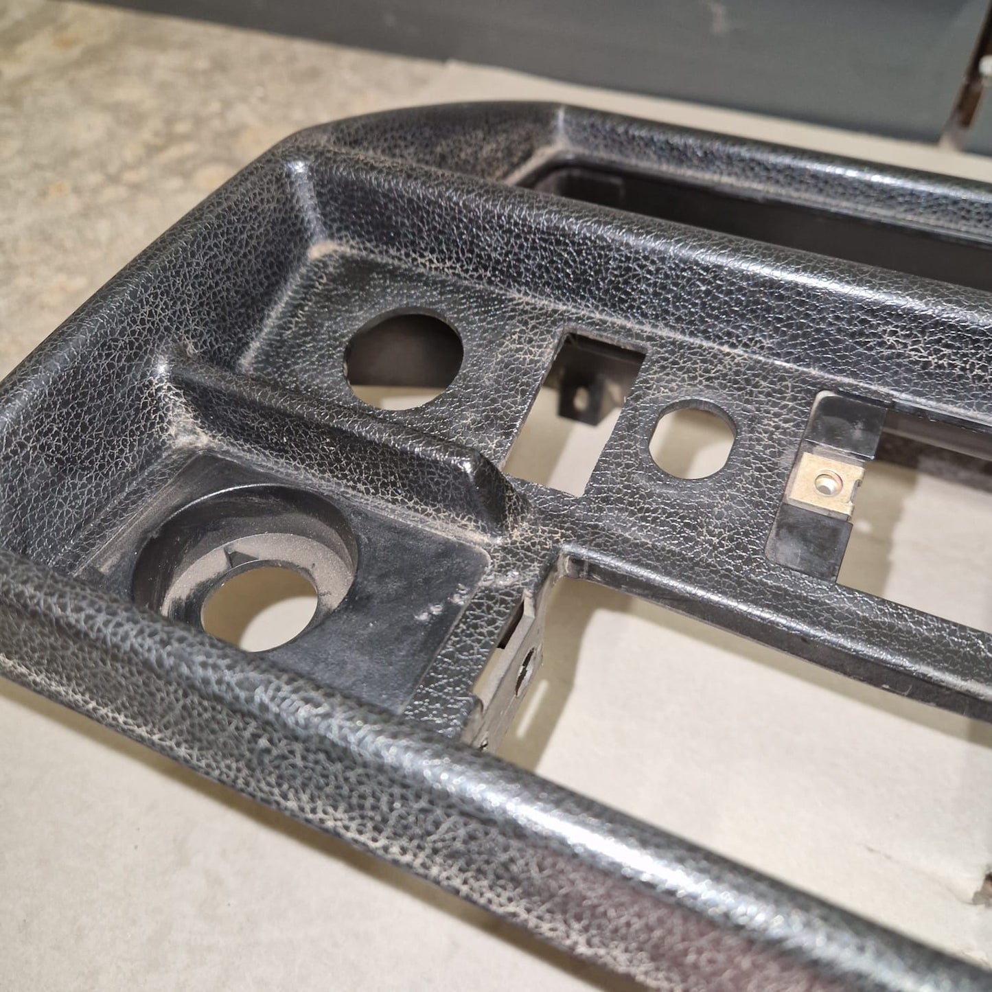 KONSOLE / KOMPL A4616890031