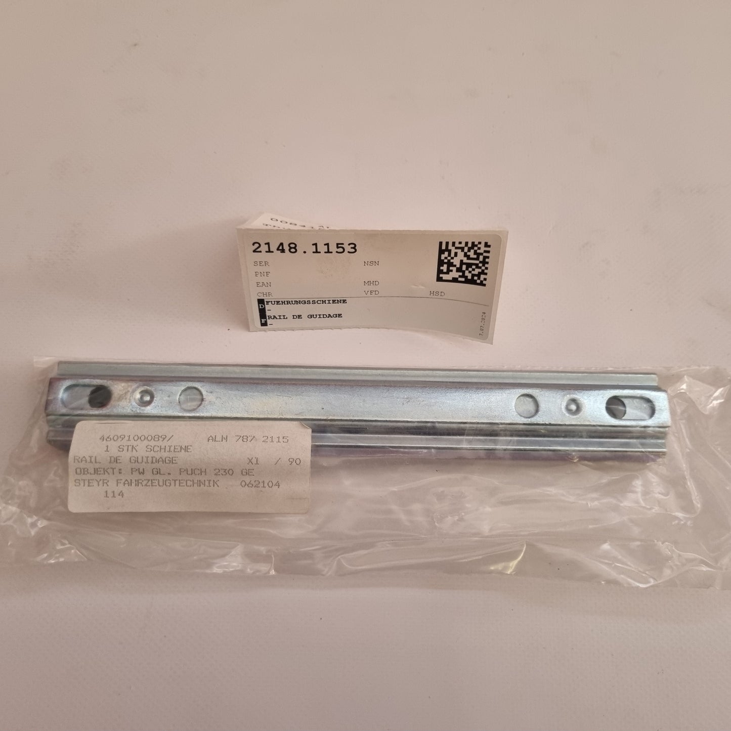 FUEHRUNGSSCHIENE A4609100089