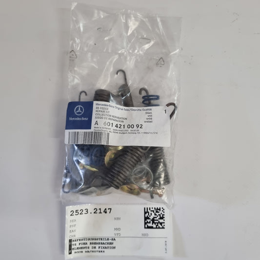 BEFESTIGUNGSTEILE-SATZ FUER BREMSBACKEN A6014210092