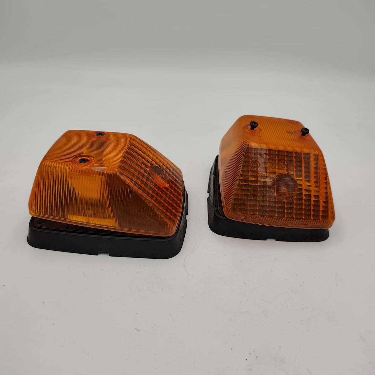 A0008207221 – BLINKLEUCHTE / MOTORHABENBLINKER G300 / G270 – Mercedes/Puch